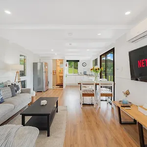 Pet Friendly Cozy Woombye